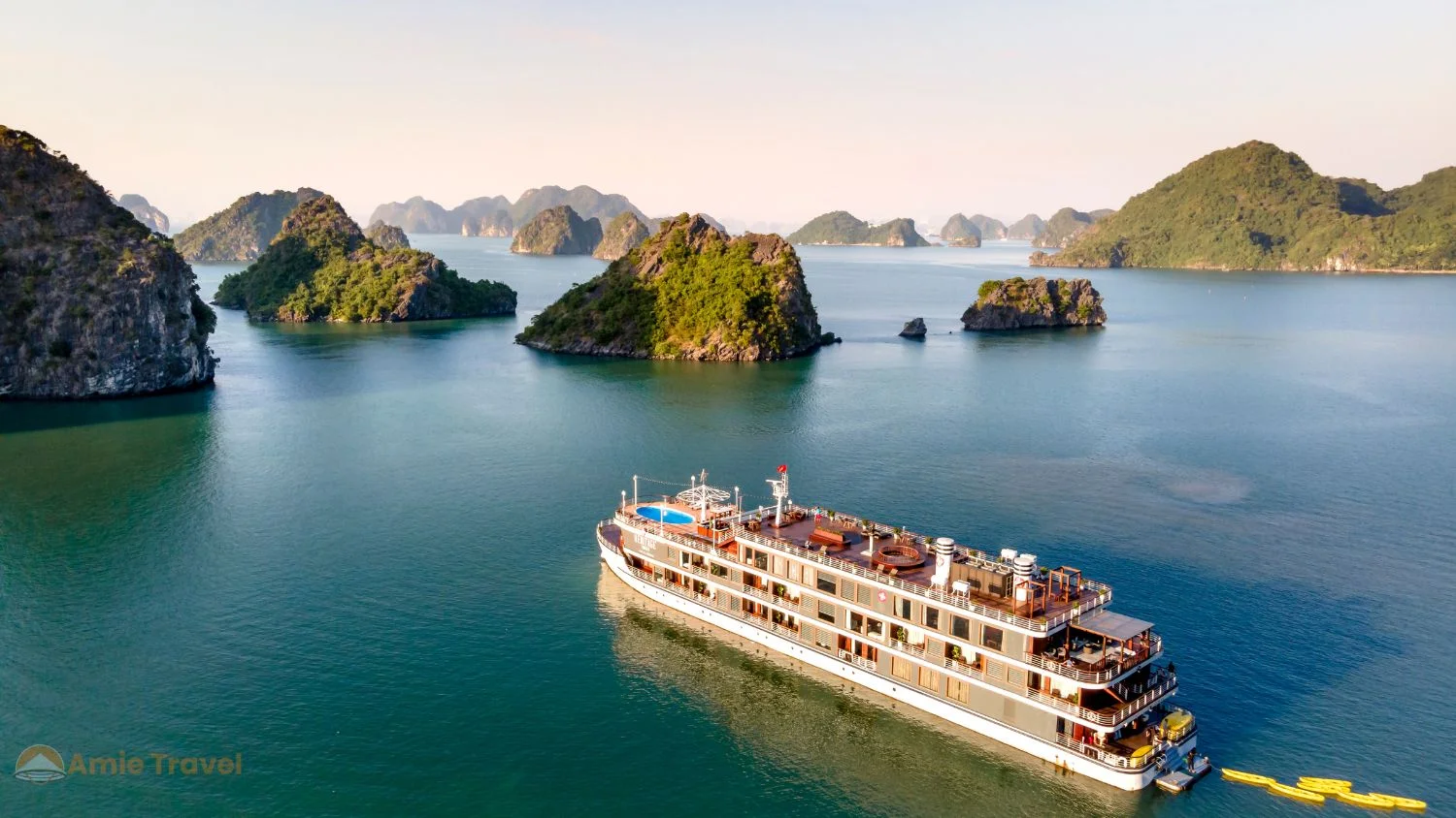 Ha Long Bay October clear skies limestone karsts calm water northern Vietnam best cruising window autumn season