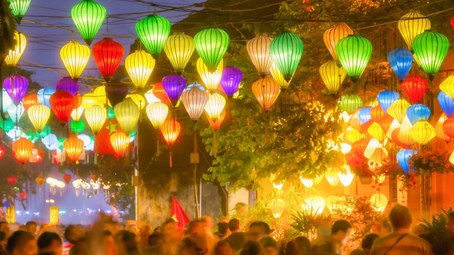 Hoi An Ancient Town lantern-lit streets January cool
dry weather central Vietnam UNESCO heritage district
perfect walking conditions