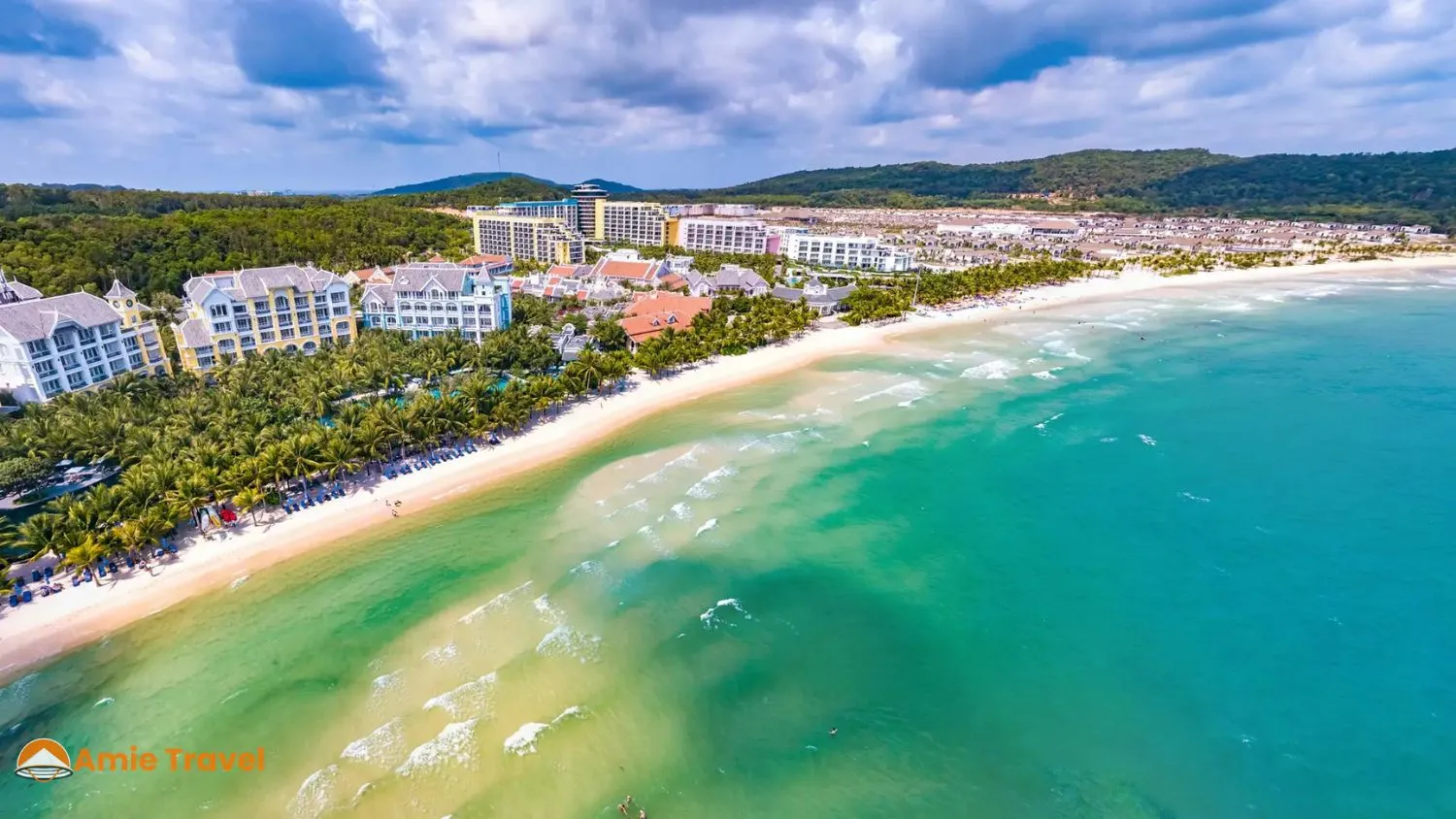 Phu Quoc island beach January dry season glass-calm
turquoise water southern Vietnam peak beach season
perfect diving conditions