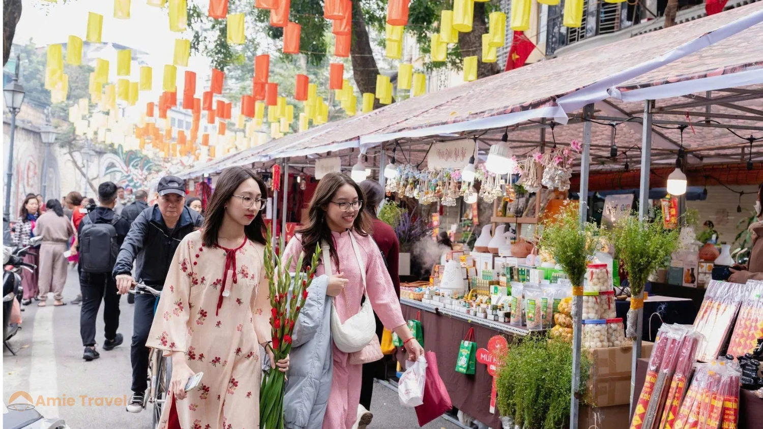 Hang Luoc Street Hanoi peach blossom market January Tet